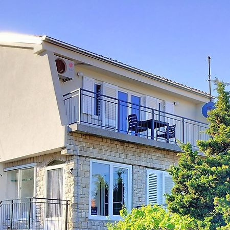 Apartment Tulip Premantura Esterno foto