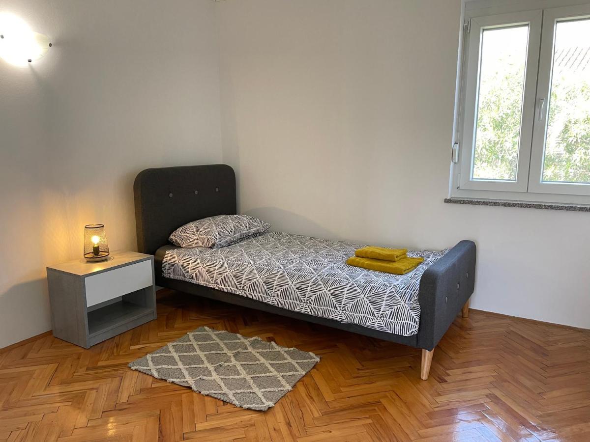 Apartment Tulip Premantura Esterno foto
