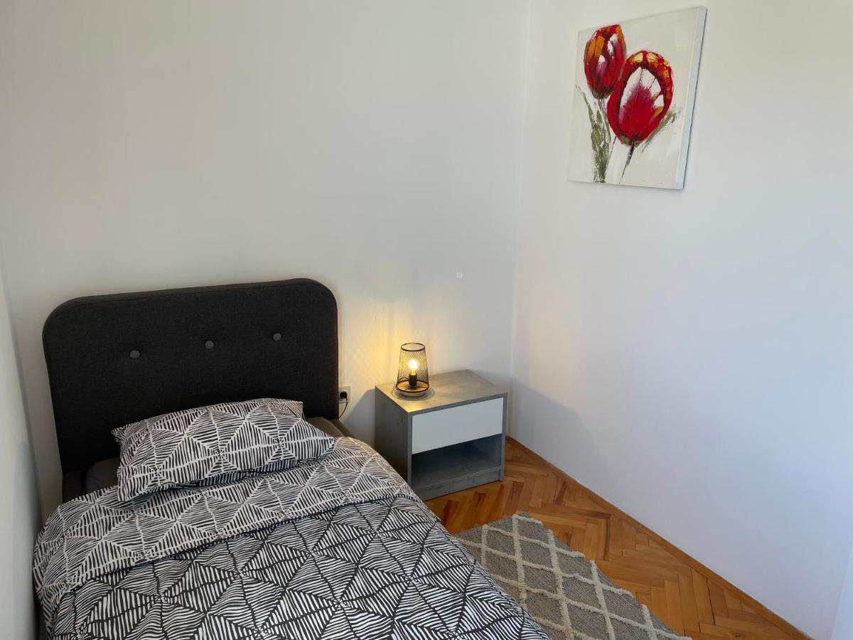 Apartment Tulip Premantura Esterno foto