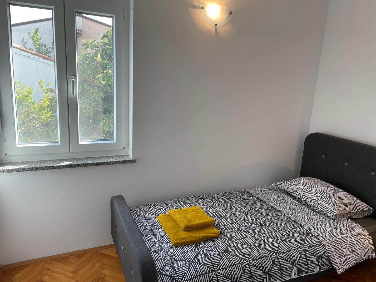 Apartment Tulip Premantura Esterno foto